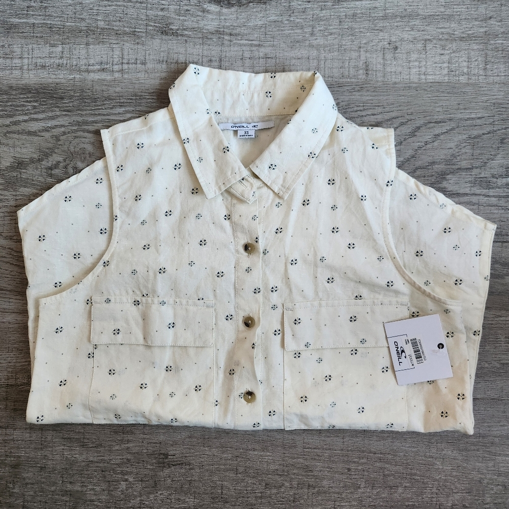 ✨NEW✨ O'Neill Women's White Button-Up Shirt